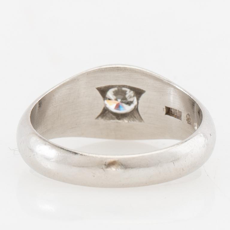 Ring in platinum set with a round brilliant-cut diamond, Harry Hermansson Stockholm 1958.