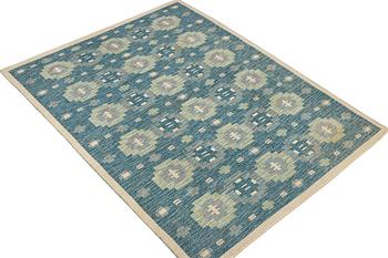 A flat weave rug, a. 196 x 141 cm.