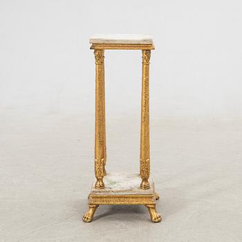 Piedestal 1900-talets mitt.