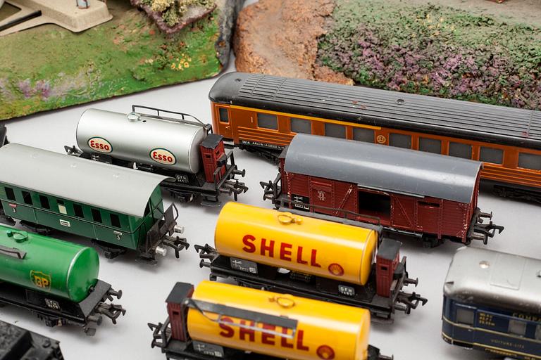 A model train set with accessories, partly Fleischmann, second half of the 20th century.