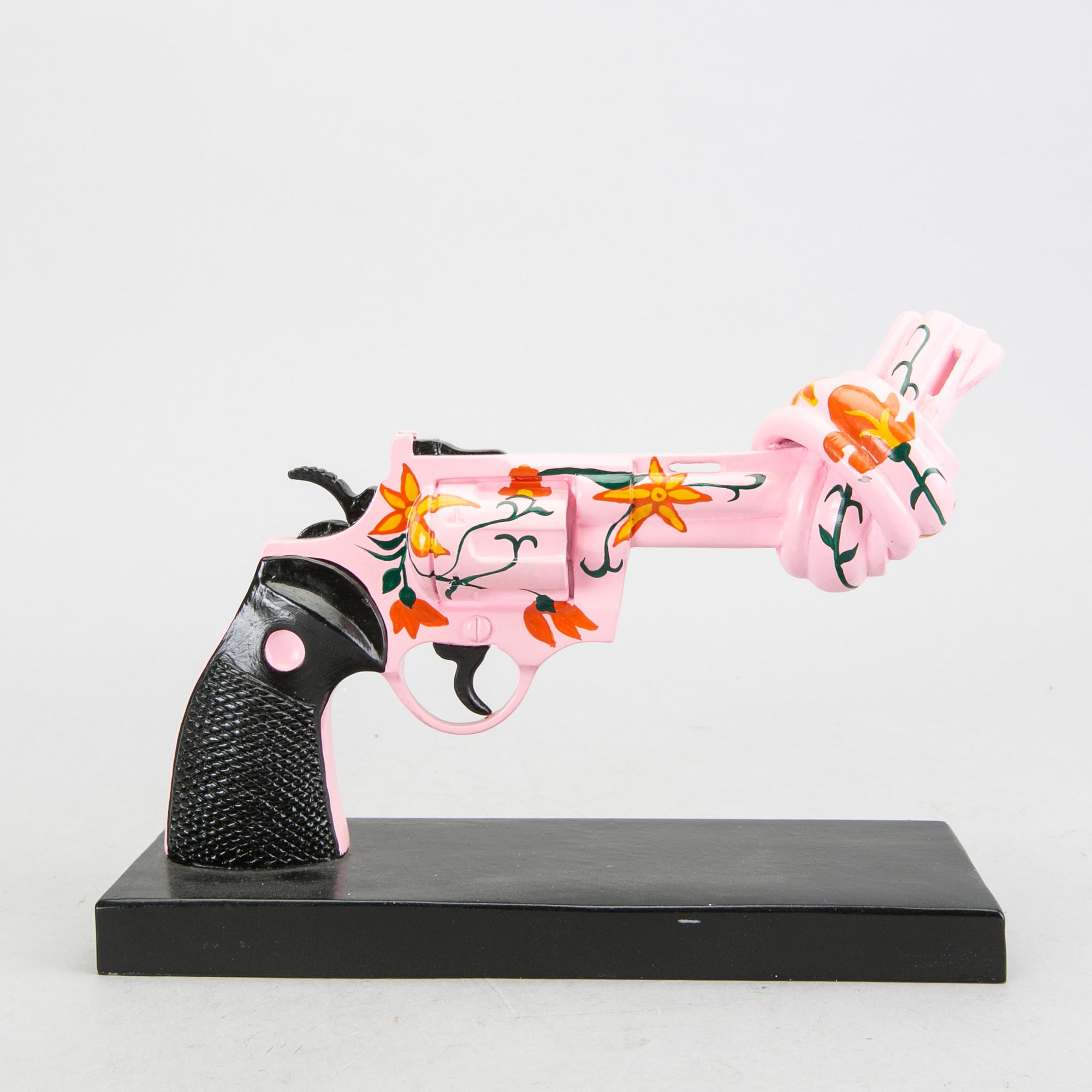 Carl Fredrik Reuterswärd, Non-Violence Project Foundation skulptur 2012.