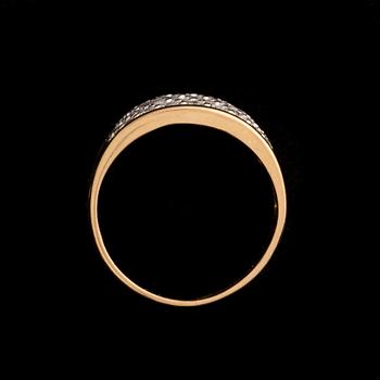 RING, 14K guld, briljantslipade diamanter 43 st, tot. ca 1,50 ct. Vikt 5,57 g. Intyg.