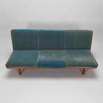 Carl Gustaf Hiort af Ornäs, soffa, "Studio", Puunveisto Oy - Träsnideri Ab 1900-talets mitt.