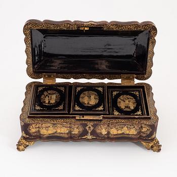 A Chinese lacquer box, the second half of the 19th century.