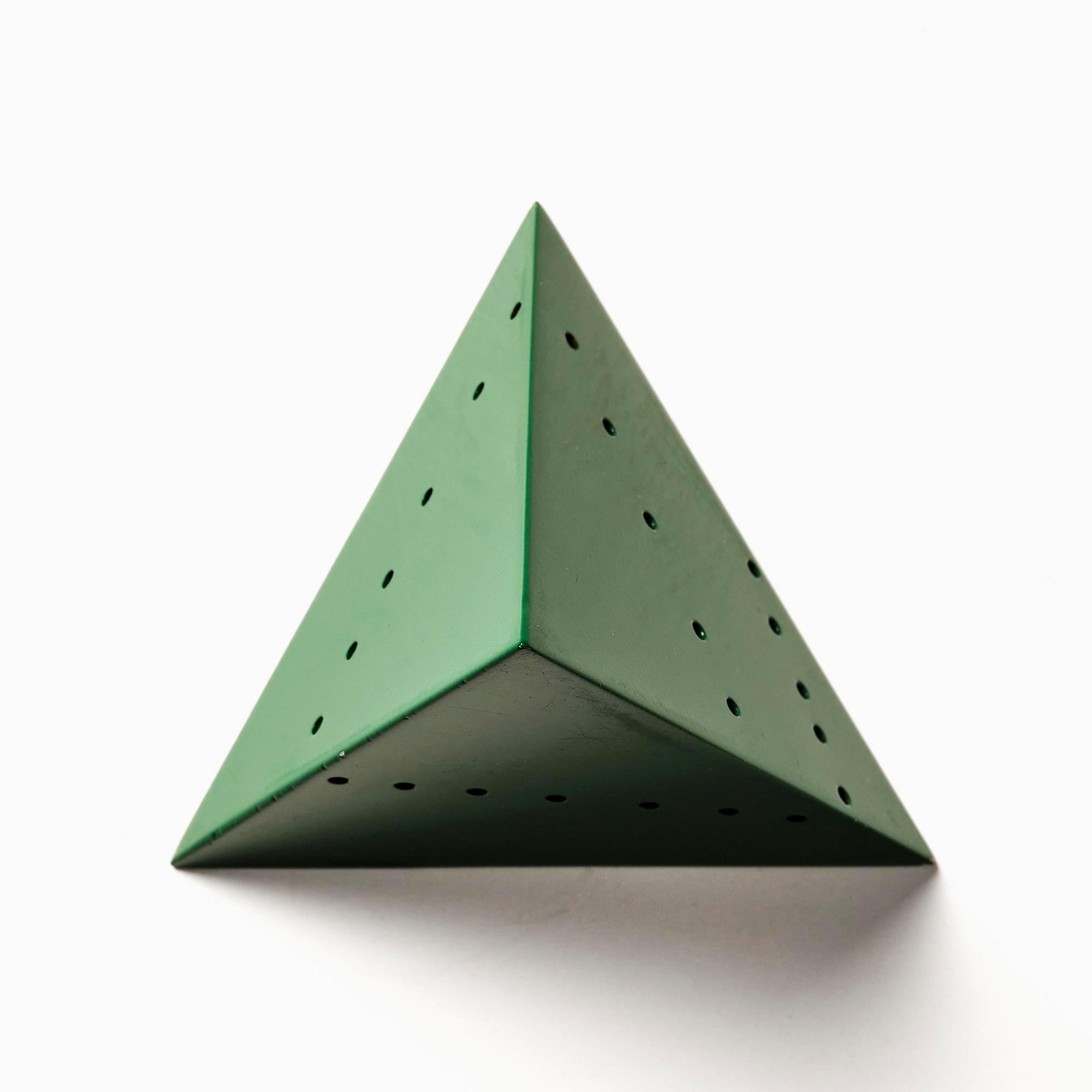 Lucio Fontana, "Pyramid.".
