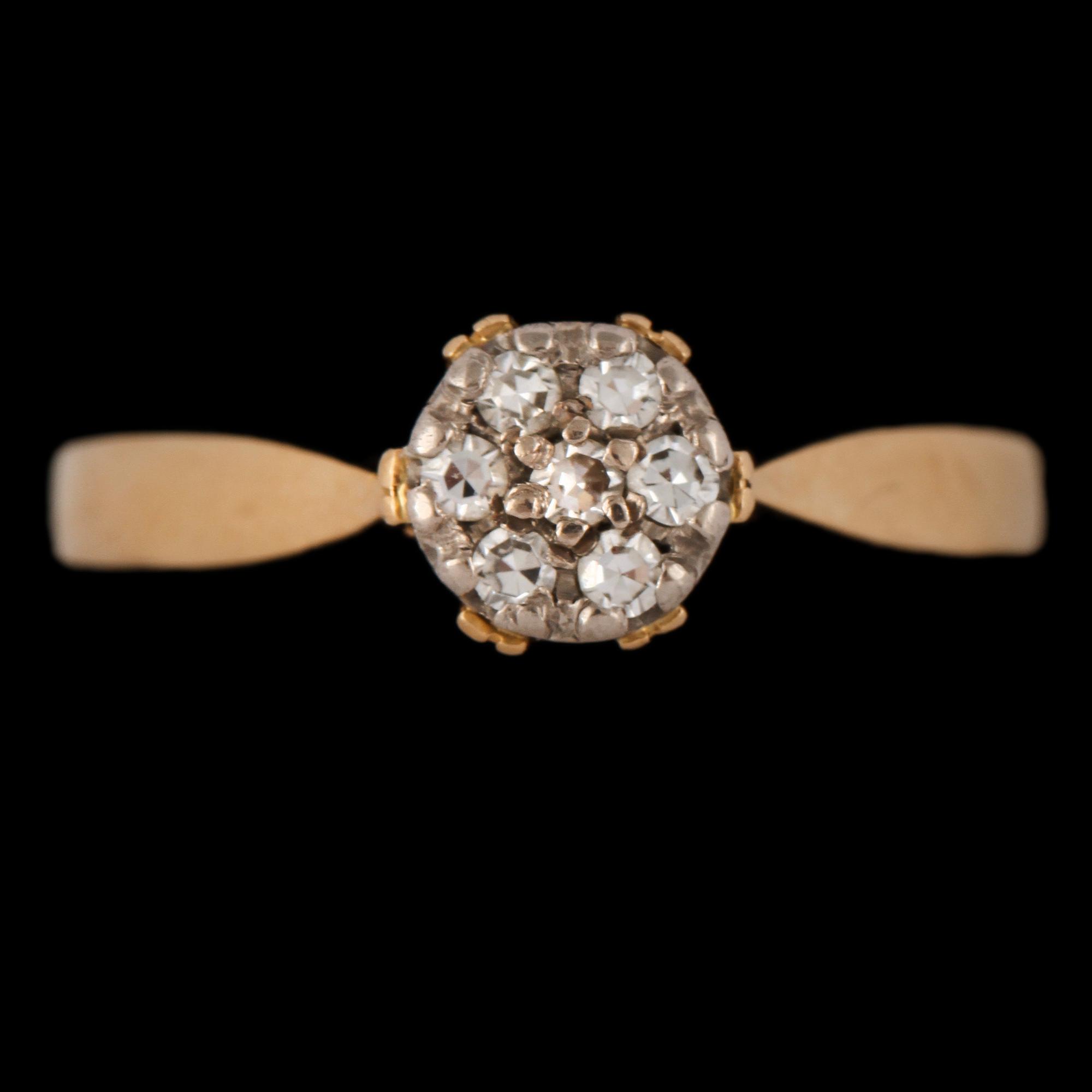 RING, 18k guld med 7 åttkantslipade diamanter, Ceson, Göteborg, 1975. Vikt  3 g.