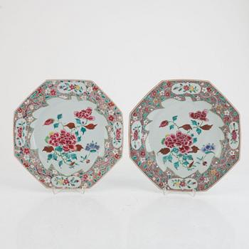 A set of four porcelain Famille Rose plates and a dish, China, Qianlong (1736-95).