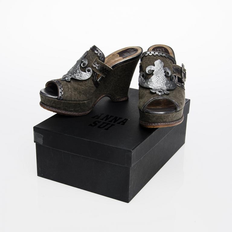 SKOR, Anna Sui.