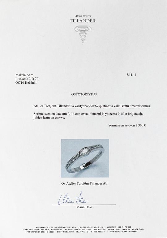 Sormus, platinaa, timantteja n. 0.31 ct yht. Tirbjörn Tillander, Helsinki 2011.