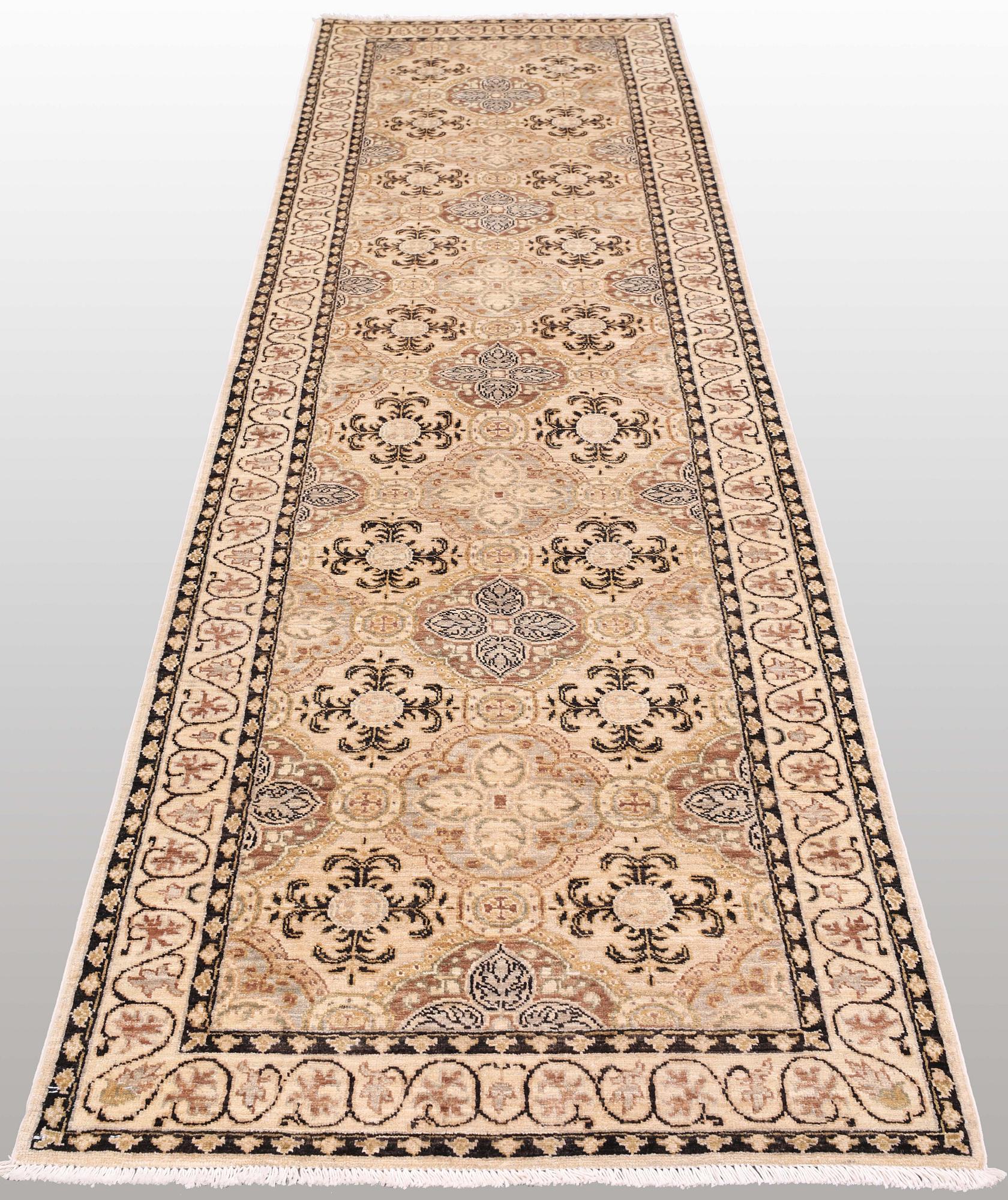 A runner, Ziegler design, ca 313 x 96 cm.