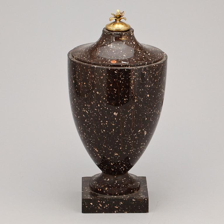 URNA, porfyr, empire, 1800-talets första hälft.