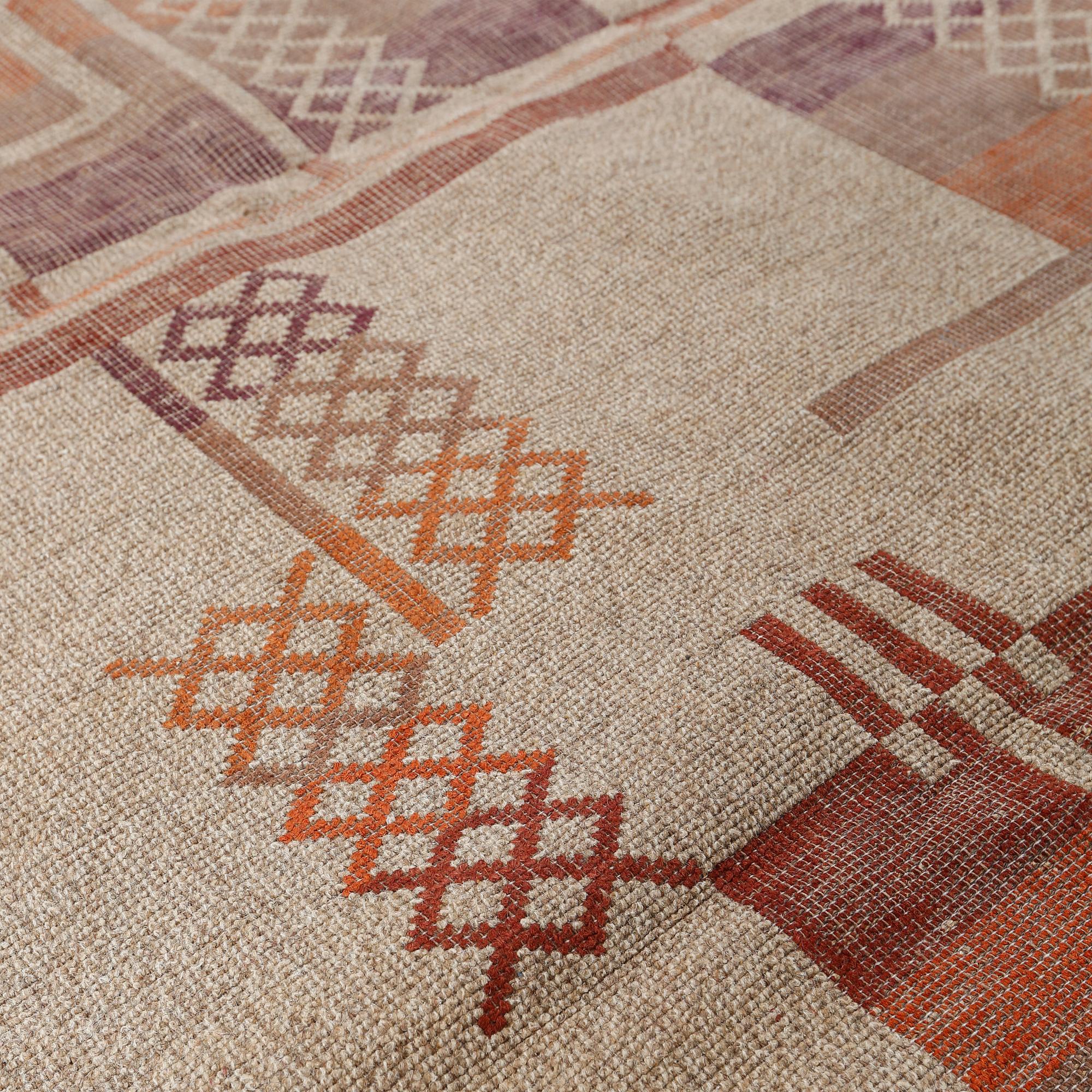 An art deco rug, second quarter of the 20th century, ca 300 x 194 cm.