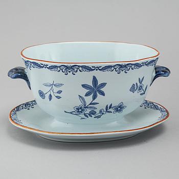 24 pieces of "Ostindia" table ware in earthenware, Rörstrand, 20th century.