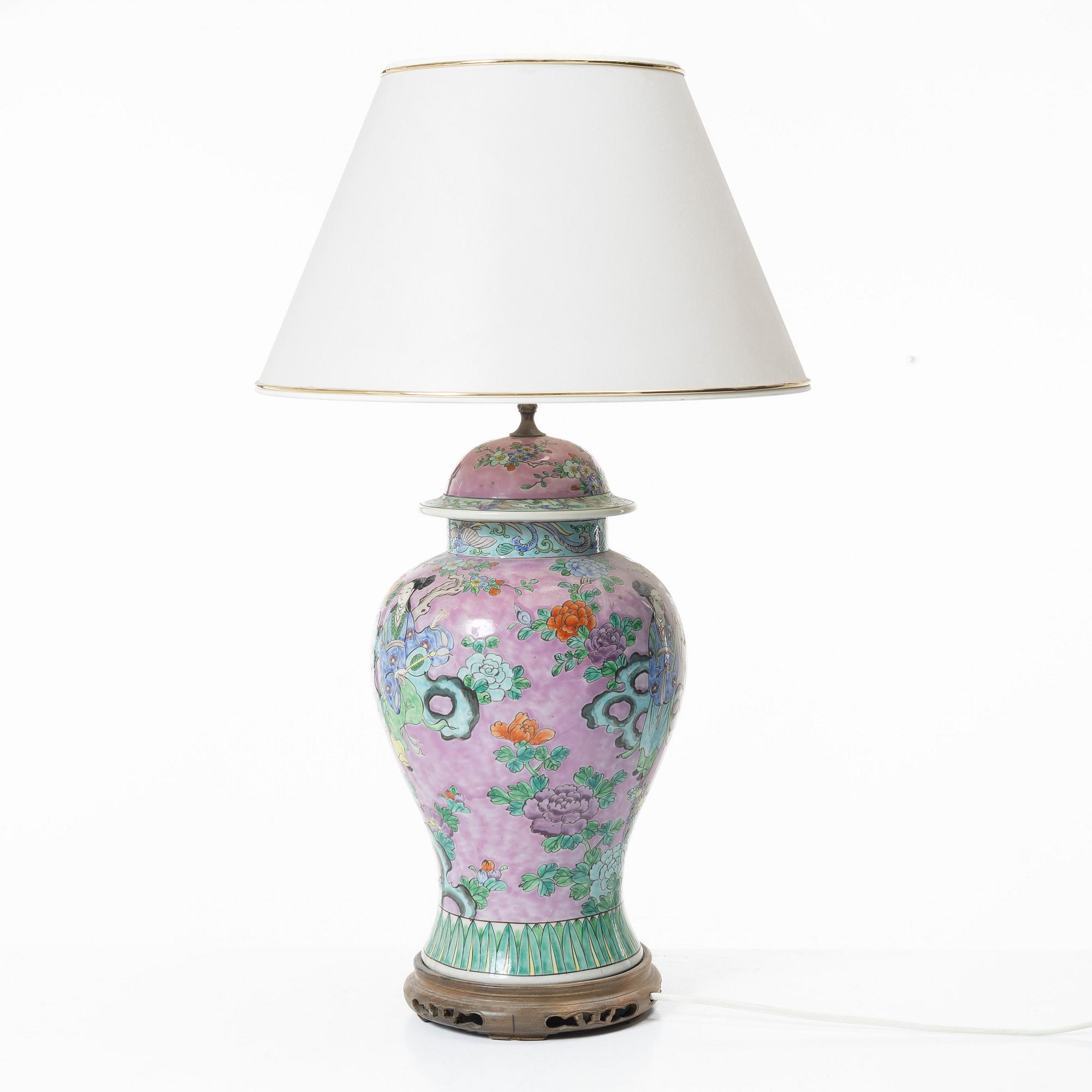 A porcelain table lamp, China, 20th century.