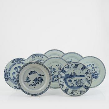Tallrikar, 9 st, skålfat samt stekfat, exportporslin, Kina, 1700-tal.