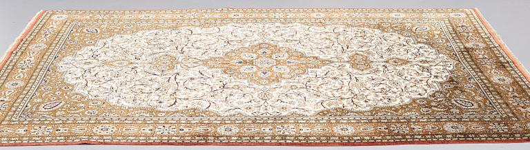 MATTO, semi-antique silk Qum, ca 269,5 x 179,5-182 cm  (as well as 1 and 2 cm flat weave at the ends).