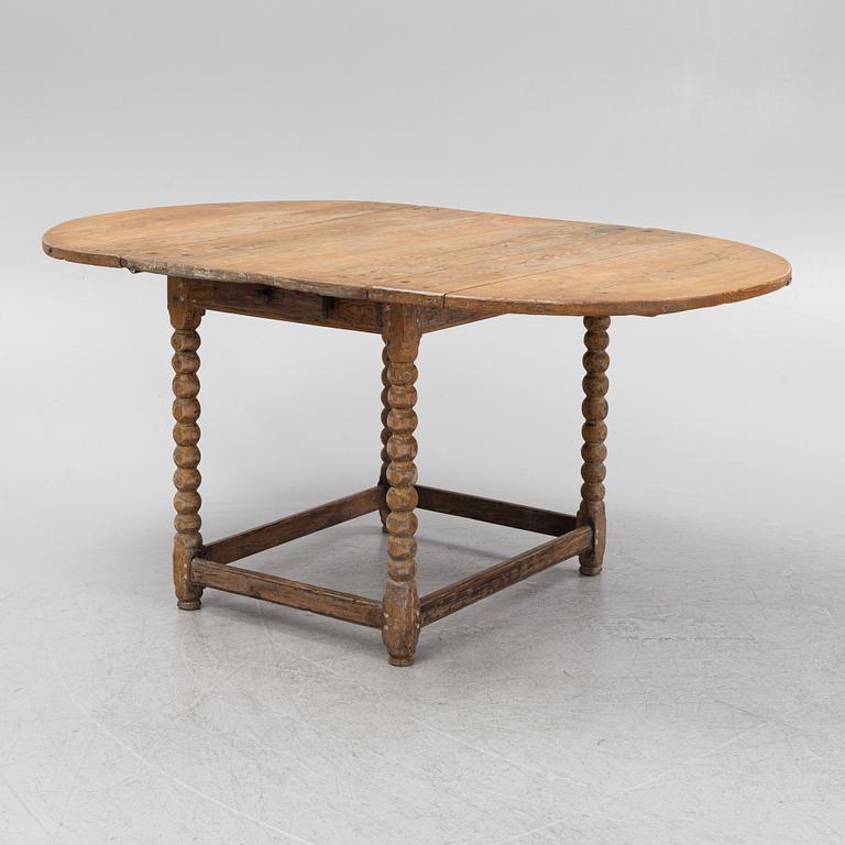 A pine gate-leg table, 18th/19th Century.