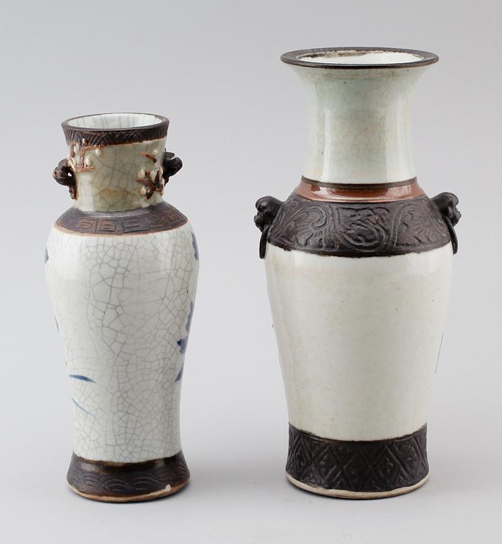 VASER, 2 st, porslin, Kina, 1800-/1900-tal.