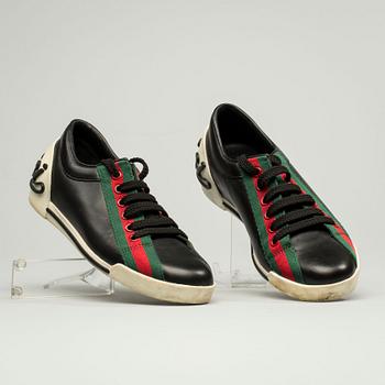 SKOR, Gucci.