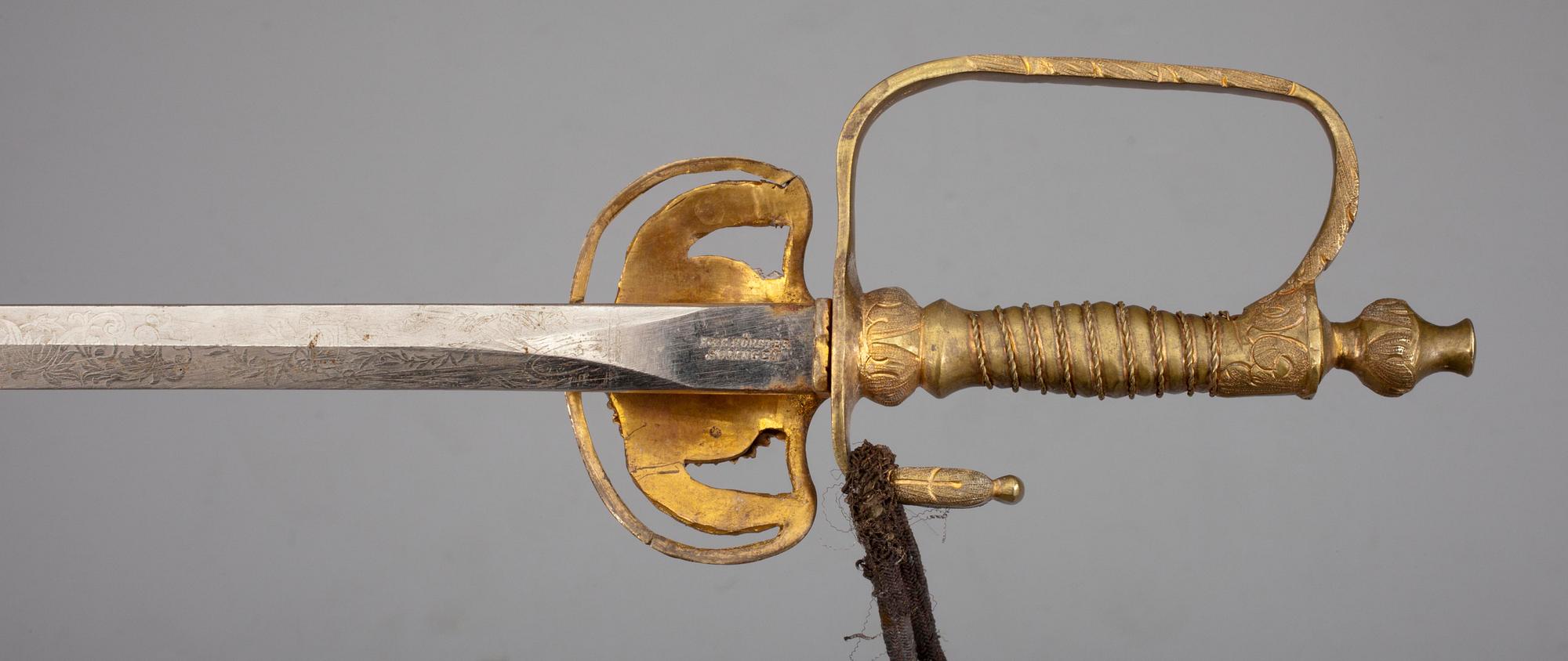 DRÄKTSVÄRD, Ryssland, ca 1900.