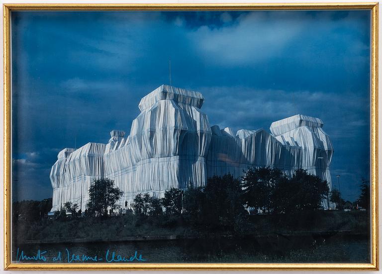 Christo & Jeanne-Claude, "Wrapped Reichstag".