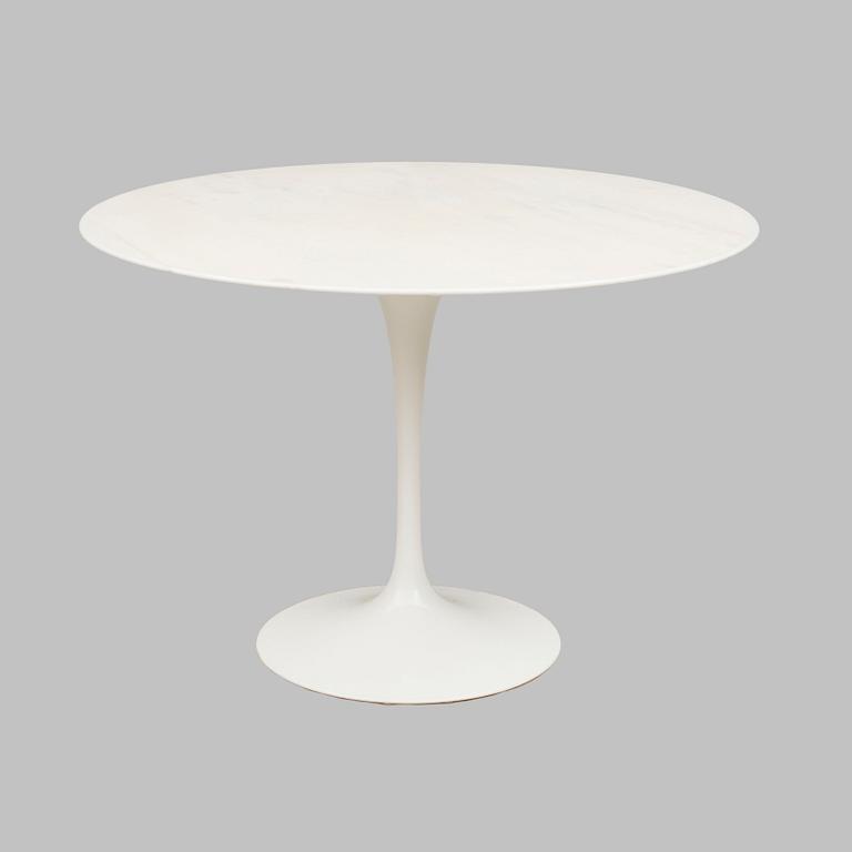 A EERO SAARINEN TABLE "TULIP" KNOLL INTERNATIONAL.