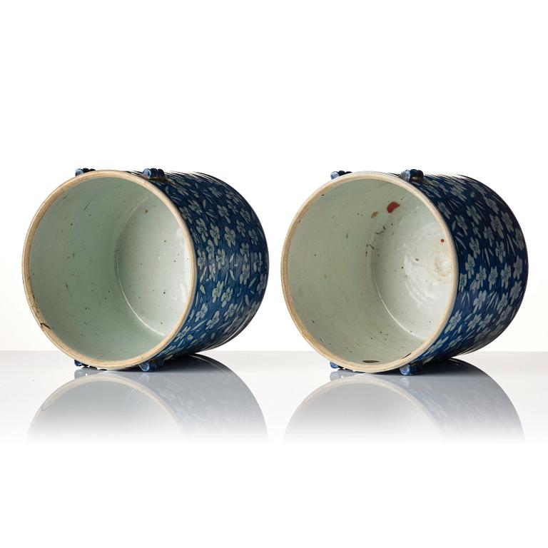 A pair of blue and white tureens with covers, Qing dynasty, 19th century.