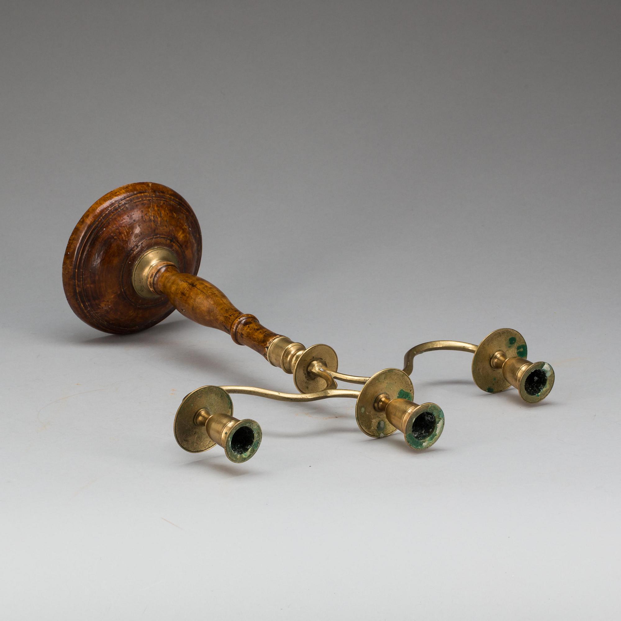 KANDELABER, mässing och masurbjörk, 1800-talets mitt.