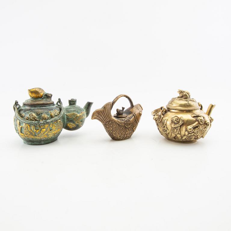 Teapots 3 pcs China/Japan 20th century bronze.