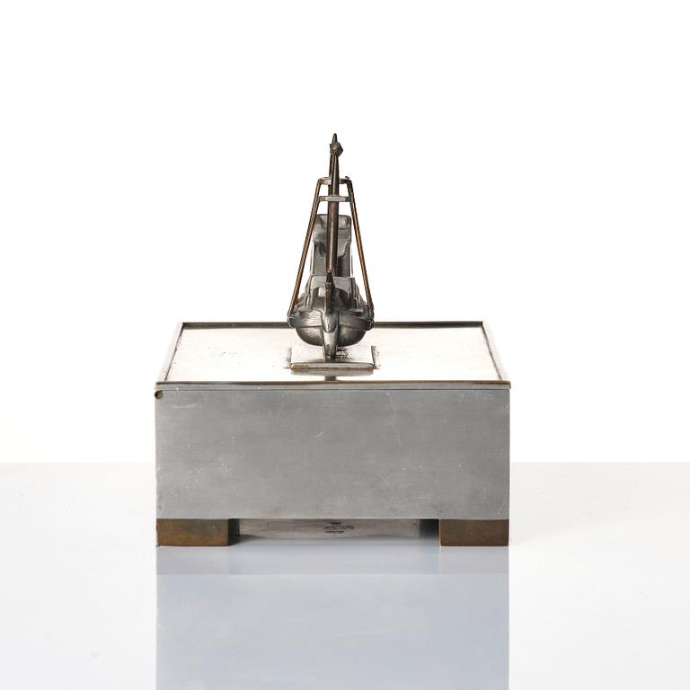 Björn Trägårdh, a lidded pewter and brass box, Firma Svenskt Tenn, Stockholm 1930.