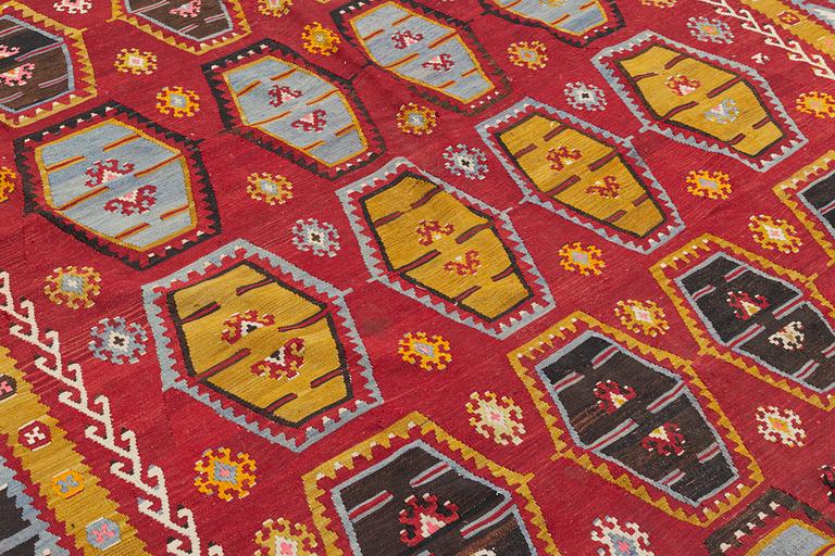 A Kelim carpet, c. 327 x 184 cm.