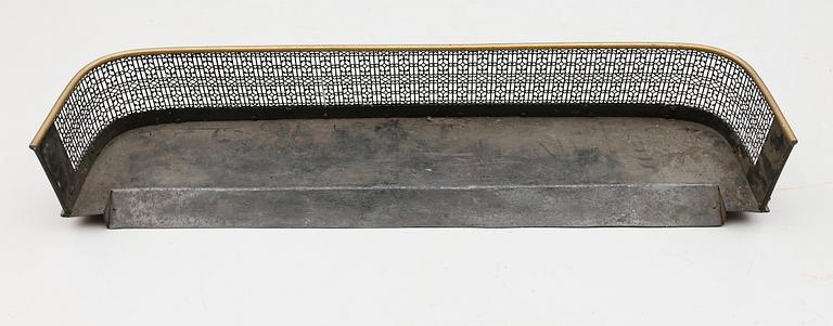 BRASSKYDD, mässing, 1900-talets första hälft.