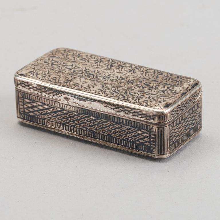 A Russian niello silver box mark of Moskow 1837 assay mark of Nikolaì Lukich weight ca 45 gr.Dubrovin, weight ca 44 gr.