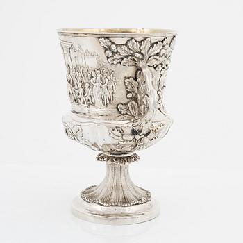 An English silver cup, London 1831.