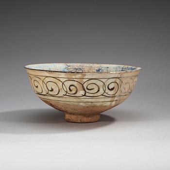 A MAMLUK BOWL, underglaze painted pottery. Diameter 28 cm, height 12,5 cm. Syria 14th century.