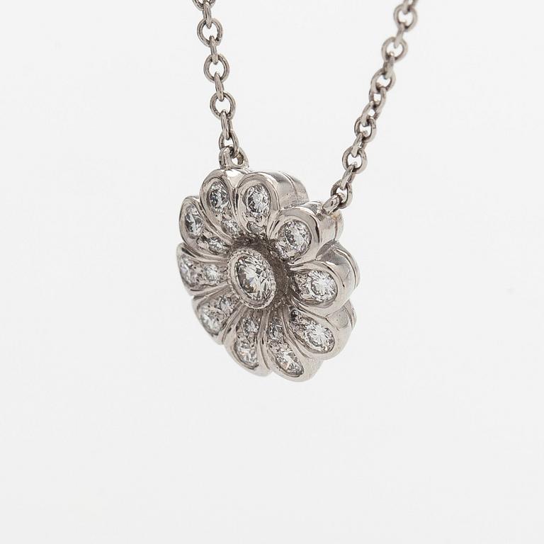 Tiffany & Co, a platinum necklace with brilliant-cut diamonds.