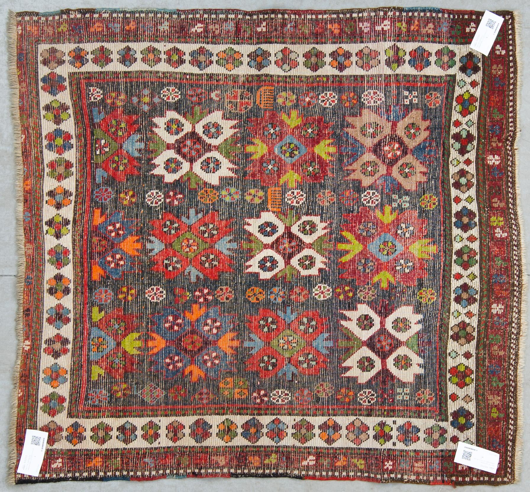 MATTA, semiantik, västpersisk, ca 120 X 111 cm.