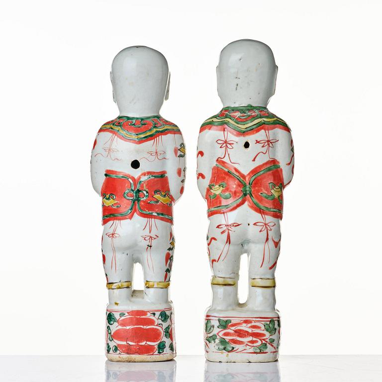 Porslinsfigurer, 
två stycken, porslin. Qingdynastin, Kangxi (1662-1722).