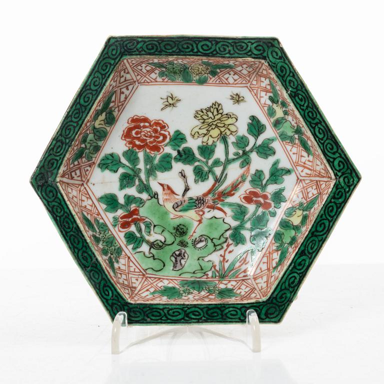 Skålfat, tre stycken, porslin. Kina, 1600-tal.