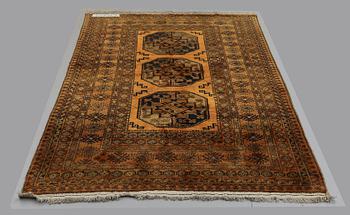 MATTA, guldafghan. Ca 205 x 130 cm.