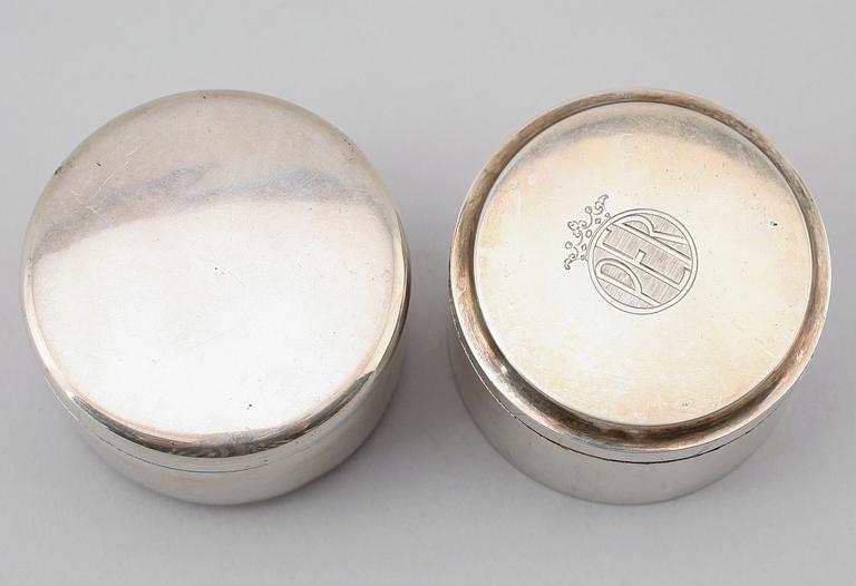 LOCKDOSOR, 2 st, silver, 1800-/1900-tal. Vikt ca 207 g.