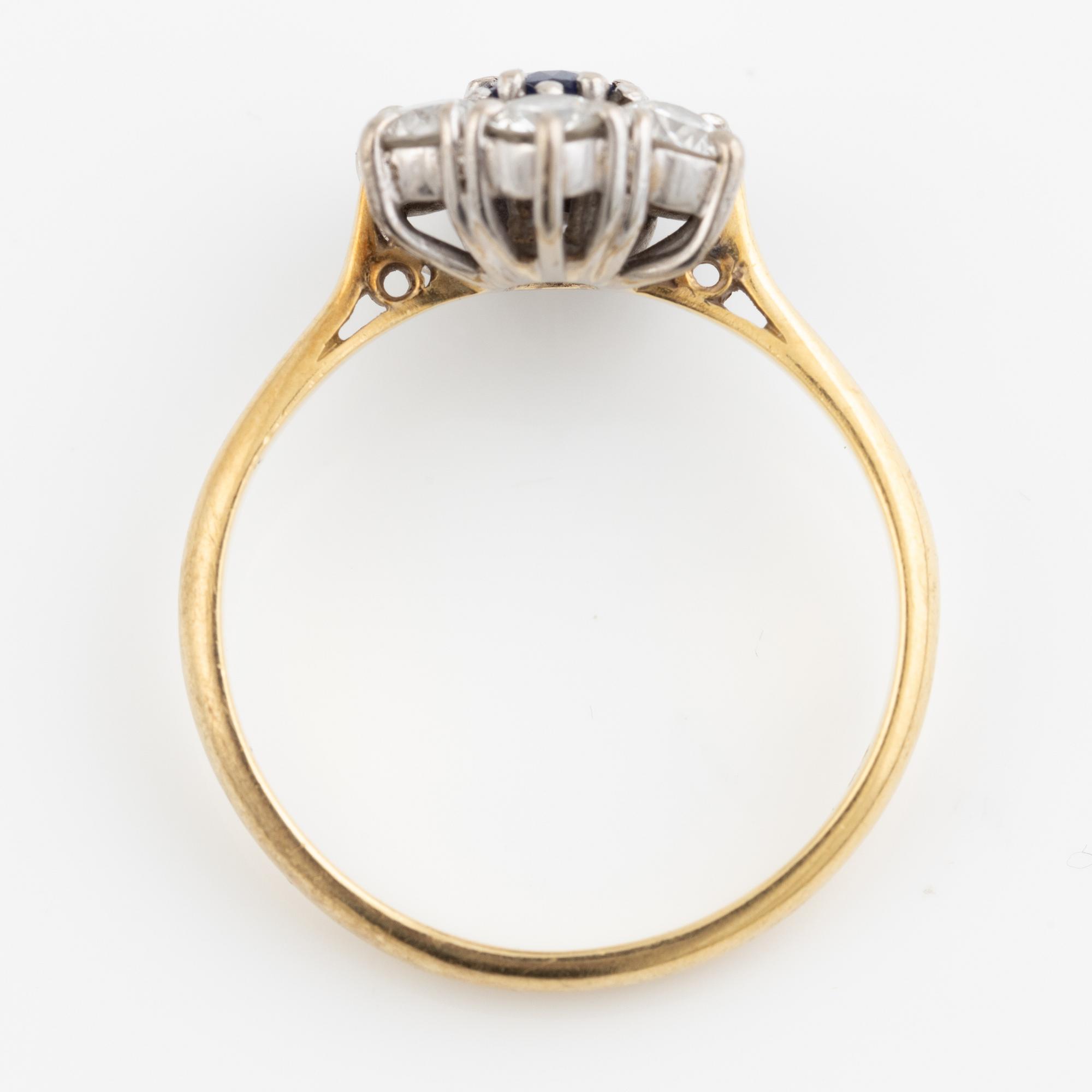Ring, 18K gold with sapphire and brilliant-cut diamonds.