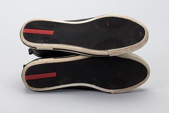 SKOR, Prada.