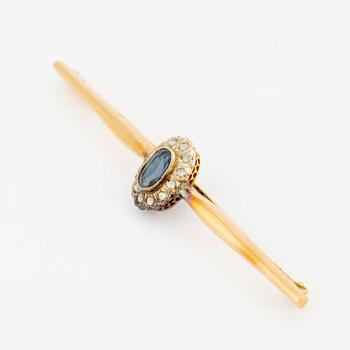 Brooch, 18K gold, with sapphire and rose-cut diamonds.