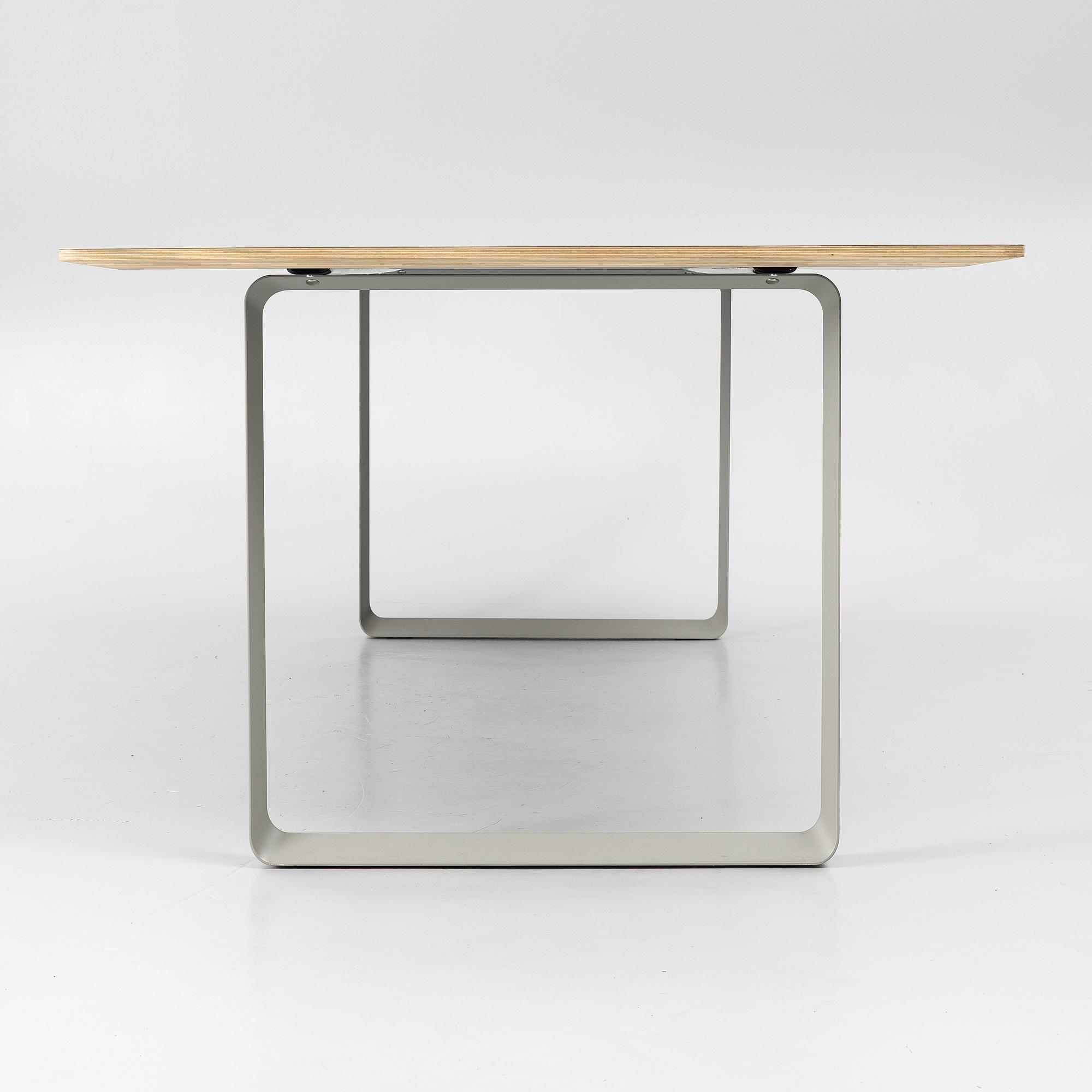 TAF Studio, matbord. 70/70, Muuto.