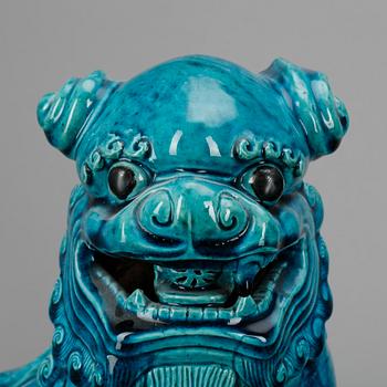 TEMPELHUNDAR, 2 st. Kina. Modern tillverkning.