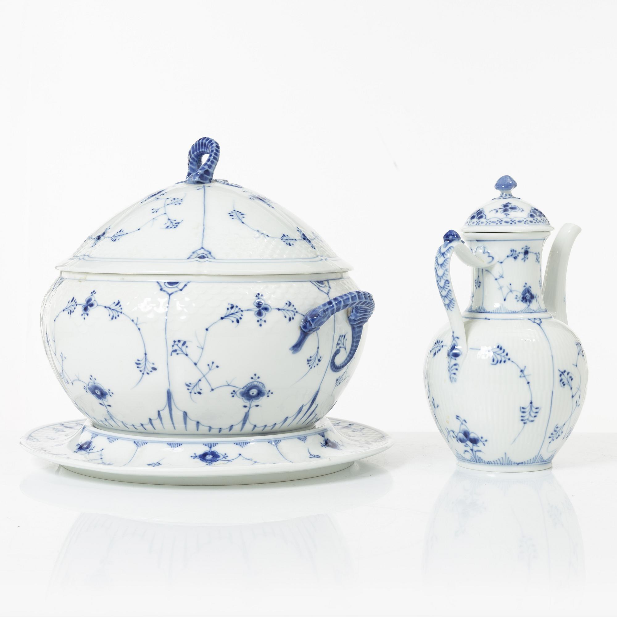 Royal Copenhagen, dinner and coffee service, 81 pcs, Blue Fluted, Full and Half Lace.