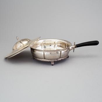 A matched pair of Swedish 20th century silver dishes and cover, mark of K Andersson, Stockholm 1917-1918.