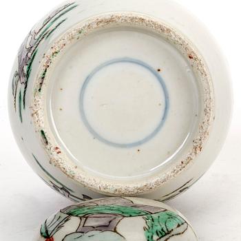 An 19th century chinese porcelain jar with lid.