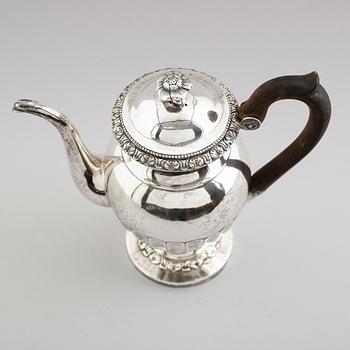 KAFFEKANNA, silver, Gustaf Möllenborg, Stockholm 1837. Vikt ca 447 gram.